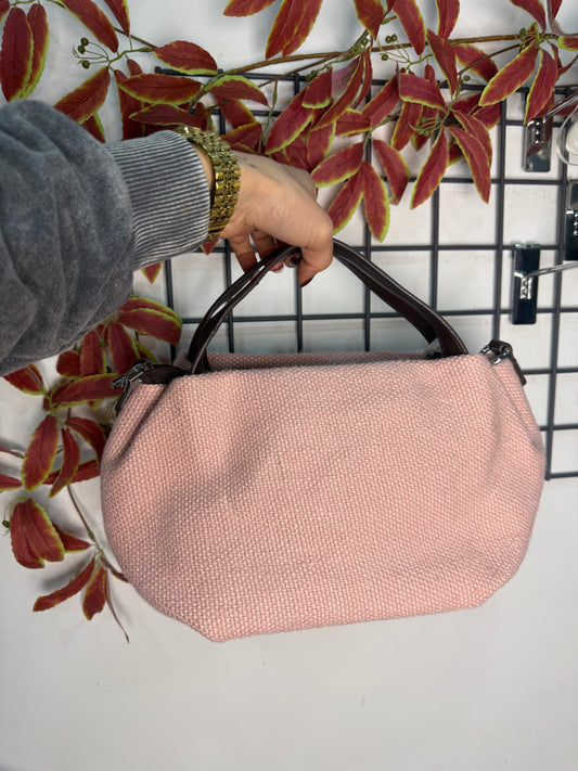 Bolso rosa de mano y bandolera